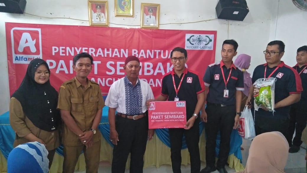 Alfamidi Bagikan 80 Paket Sembako untuk Warga Batubara